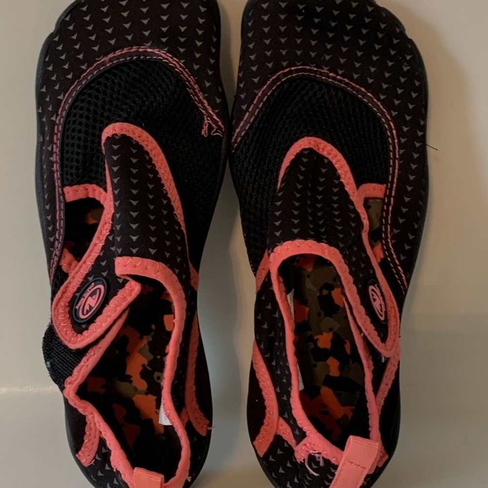 Shoes - Picture 10 of 10